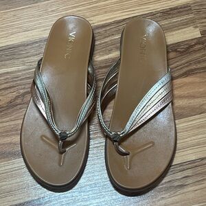 Vionic Catalina Women's Tan and Gold Sandals, sz 10